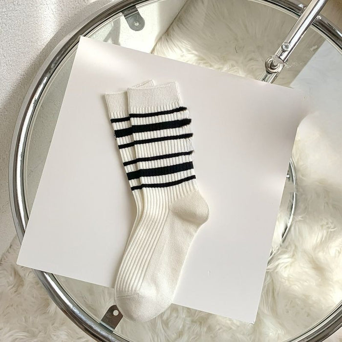 Middle Tube Letter Embroidery Cotton Socks
